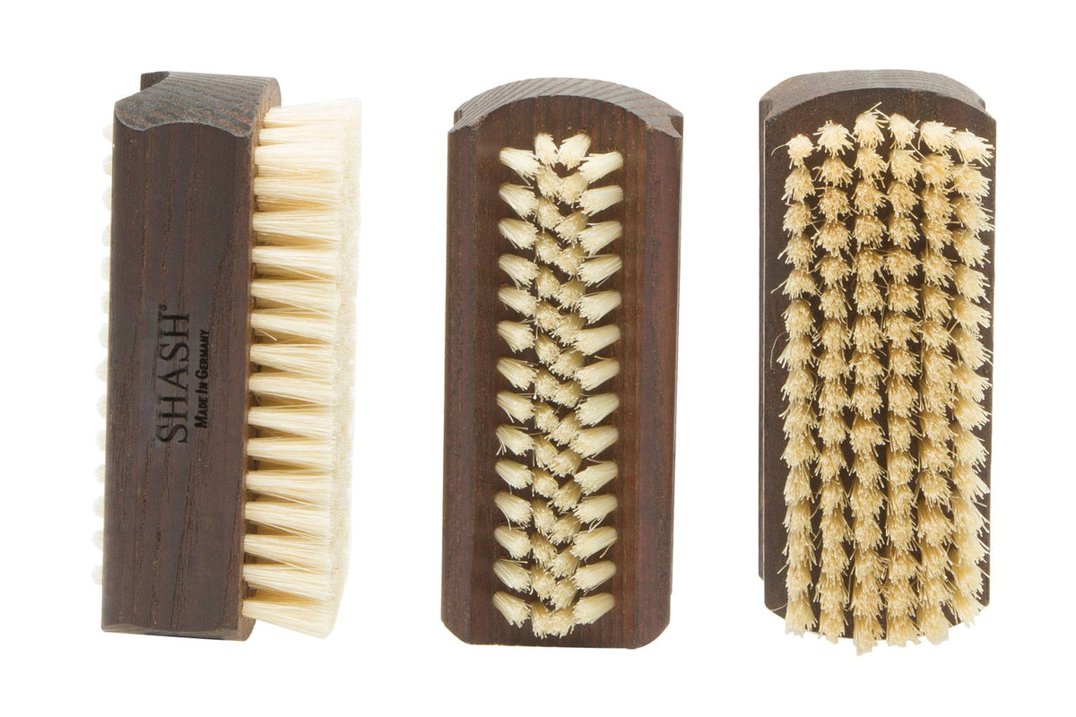 NO NONSENSE NAIL BRUSH LIGHT BRISTLES.
