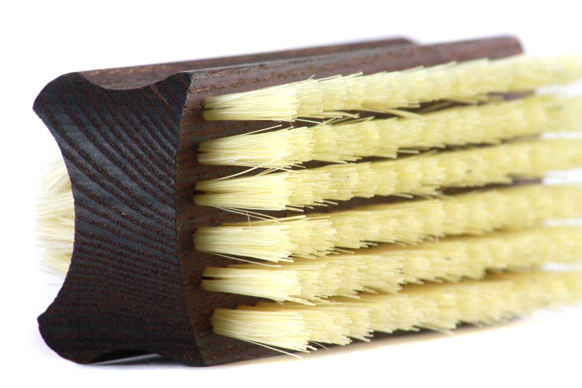 NO NONSENSE NAIL BRUSH LIGHT BRISTLES.