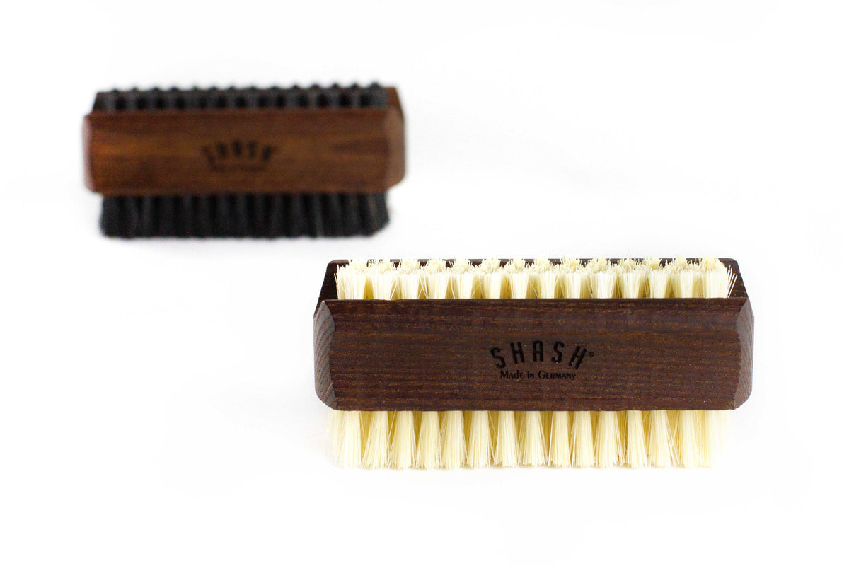 NO NONSENSE NAIL BRUSH LIGHT BRISTLES.