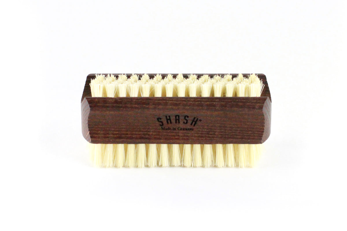 NO NONSENSE NAIL BRUSH LIGHT BRISTLES.